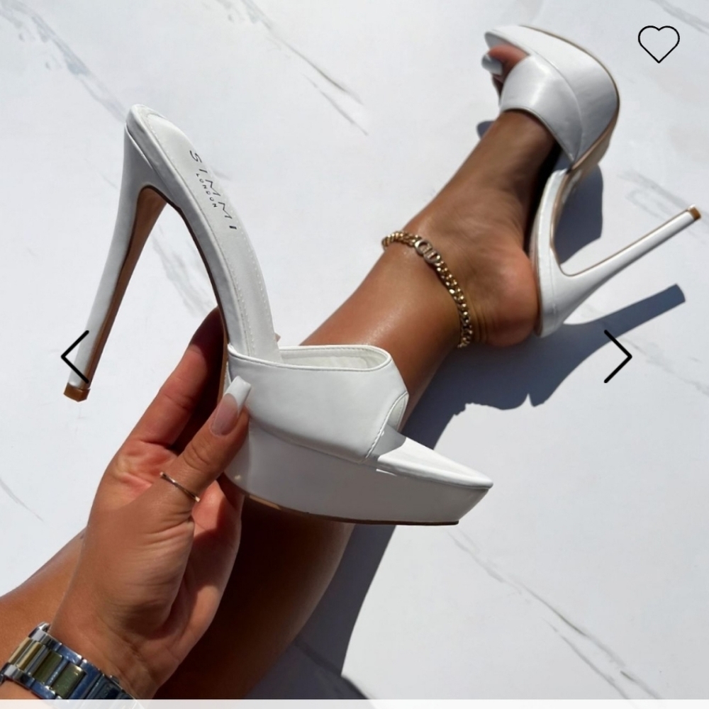 Brand new size 6 white heels by Simmi London